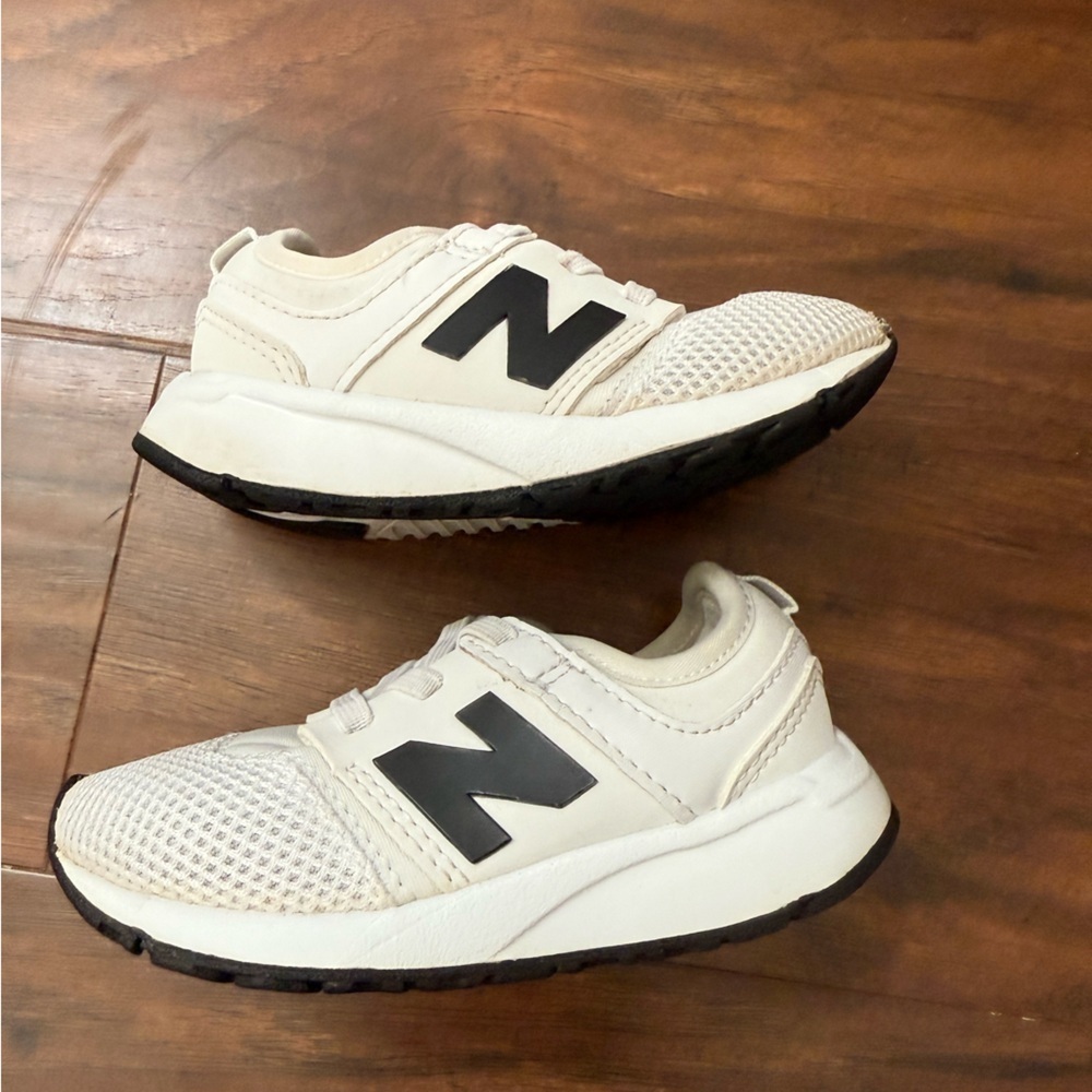 New Balance Kids 247 ' White and Black Sneakers-Size 7 - Picture 9 of 13